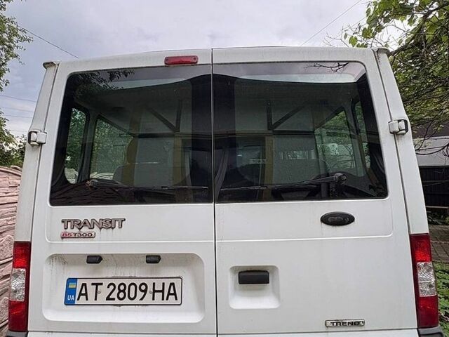Білий Форд Транзит, об'ємом двигуна 2.2 л та пробігом 384 тис. км за 7600 $, фото 2 на Automoto.ua