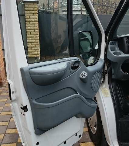 Білий Форд Транзит, об'ємом двигуна 2.2 л та пробігом 342 тис. км за 8600 $, фото 16 на Automoto.ua