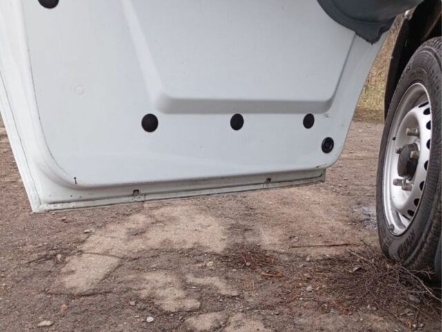 Белый Форд Транзит, объемом двигателя 2.2 л и пробегом 180 тыс. км за 10000 $, фото 1 на Automoto.ua