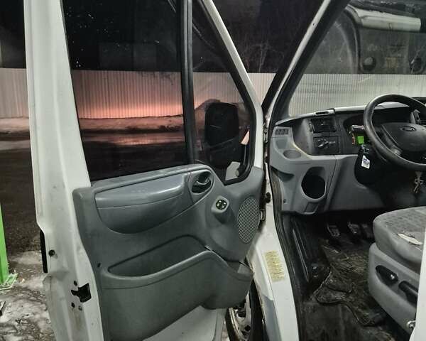 Білий Форд Транзит, об'ємом двигуна 2.2 л та пробігом 275 тис. км за 6299 $, фото 6 на Automoto.ua