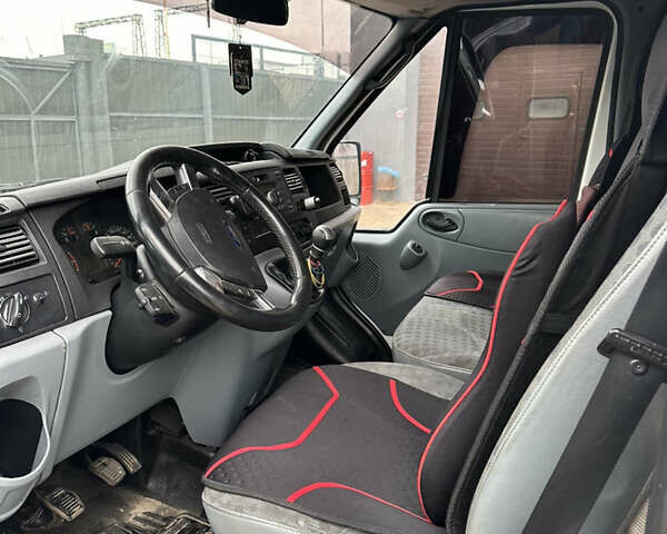 Білий Форд Транзит, об'ємом двигуна 2.2 л та пробігом 559 тис. км за 8000 $, фото 14 на Automoto.ua