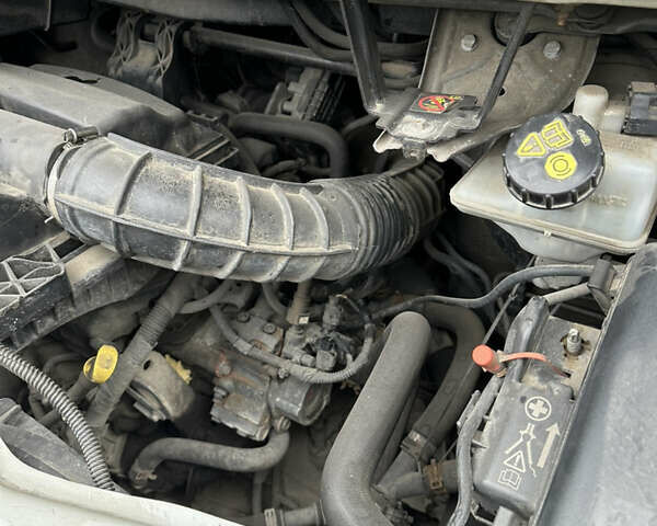 Білий Форд Транзит, об'ємом двигуна 2.2 л та пробігом 559 тис. км за 8000 $, фото 26 на Automoto.ua