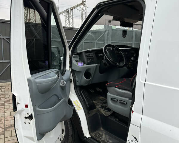 Білий Форд Транзит, об'ємом двигуна 2.2 л та пробігом 559 тис. км за 8000 $, фото 13 на Automoto.ua