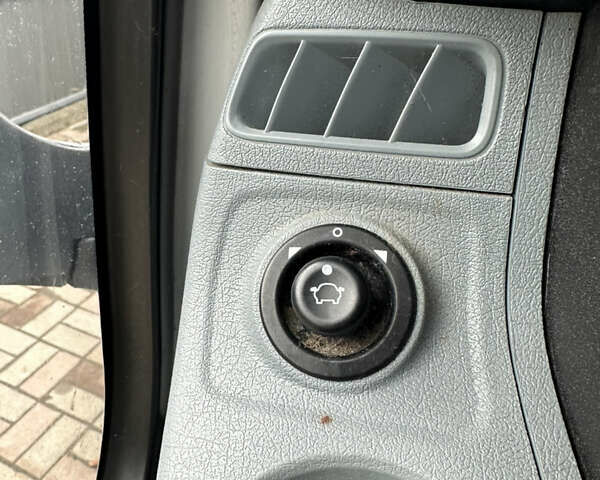 Білий Форд Транзит, об'ємом двигуна 2.2 л та пробігом 559 тис. км за 8000 $, фото 59 на Automoto.ua