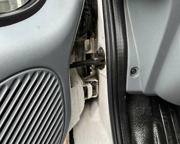 Білий Форд Транзит, об'ємом двигуна 2.2 л та пробігом 559 тис. км за 8000 $, фото 30 на Automoto.ua