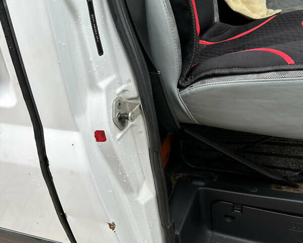 Білий Форд Транзит, об'ємом двигуна 2.2 л та пробігом 559 тис. км за 8000 $, фото 21 на Automoto.ua