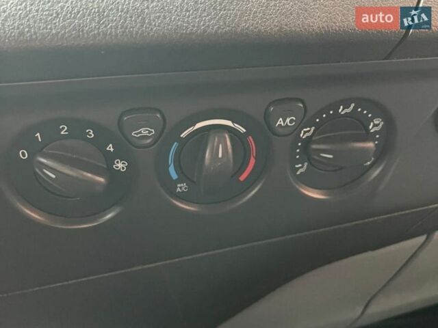 Белый Форд Транзит, объемом двигателя 2.2 л и пробегом 300 тыс. км за 12900 $, фото 6 на Automoto.ua