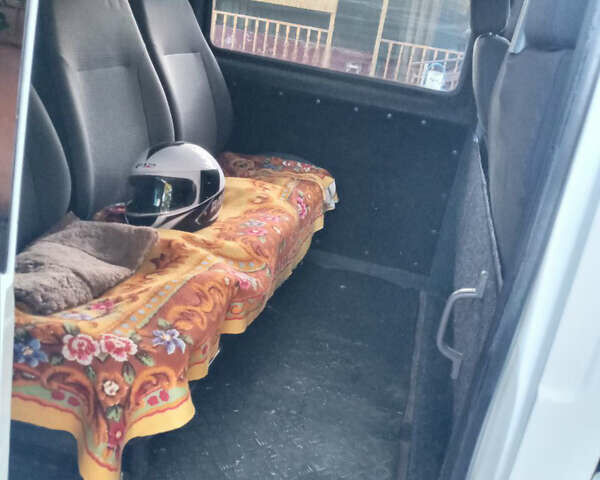 Белый Форд Транзит, объемом двигателя 2.2 л и пробегом 255 тыс. км за 8300 $, фото 5 на Automoto.ua