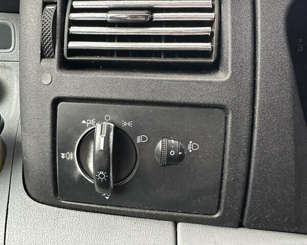 Білий Форд Транзит, об'ємом двигуна 2.2 л та пробігом 559 тис. км за 8000 $, фото 60 на Automoto.ua