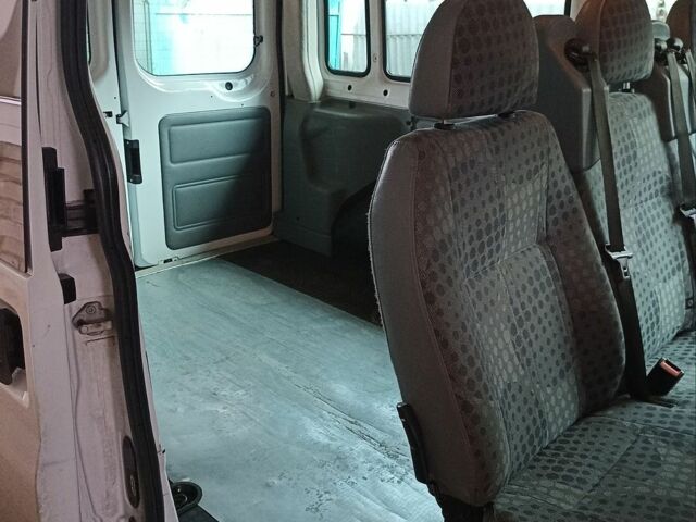 Белый Форд Транзит, объемом двигателя 2.2 л и пробегом 230 тыс. км за 13400 $, фото 13 на Automoto.ua