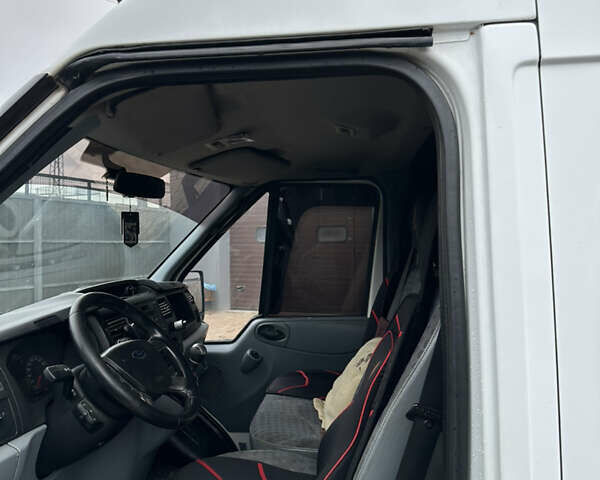 Білий Форд Транзит, об'ємом двигуна 2.2 л та пробігом 559 тис. км за 8000 $, фото 24 на Automoto.ua