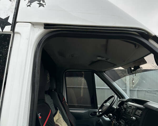 Білий Форд Транзит, об'ємом двигуна 2.2 л та пробігом 559 тис. км за 8000 $, фото 20 на Automoto.ua