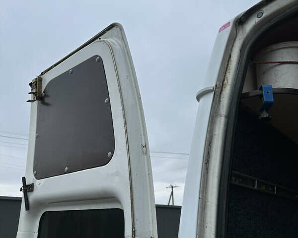 Білий Форд Транзит, об'ємом двигуна 2.2 л та пробігом 559 тис. км за 8000 $, фото 37 на Automoto.ua
