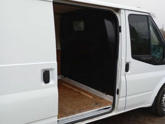 Белый Форд Транзит, объемом двигателя 2.2 л и пробегом 180 тыс. км за 10000 $, фото 3 на Automoto.ua