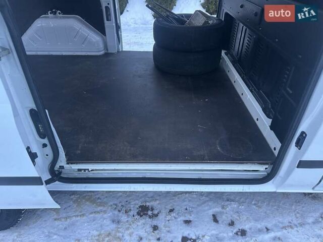 Белый Форд Транзит, объемом двигателя 2.2 л и пробегом 211 тыс. км за 8500 $, фото 24 на Automoto.ua