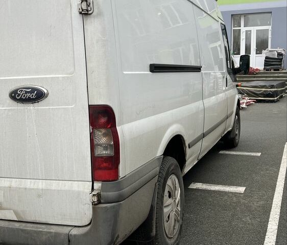 Белый Форд Транзит, объемом двигателя 2.2 л и пробегом 555 тыс. км за 9000 $, фото 4 на Automoto.ua