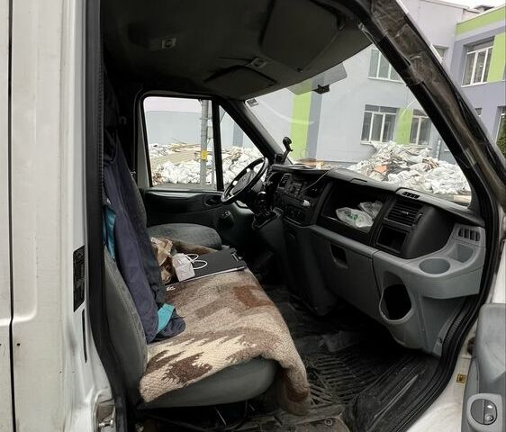 Белый Форд Транзит, объемом двигателя 2.2 л и пробегом 555 тыс. км за 9000 $, фото 8 на Automoto.ua