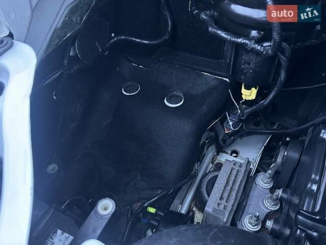 Белый Форд Транзит, объемом двигателя 2.2 л и пробегом 211 тыс. км за 8500 $, фото 51 на Automoto.ua