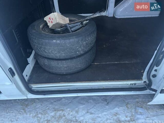 Белый Форд Транзит, объемом двигателя 2.2 л и пробегом 211 тыс. км за 8500 $, фото 22 на Automoto.ua