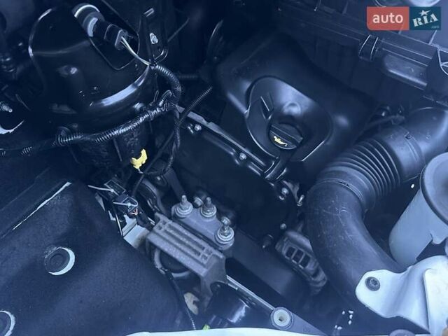 Белый Форд Транзит, объемом двигателя 2.2 л и пробегом 211 тыс. км за 8500 $, фото 50 на Automoto.ua