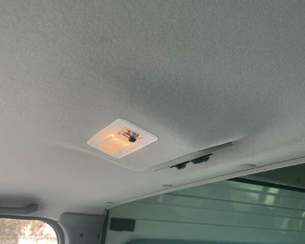 Білий Форд Транзит, об'ємом двигуна 2.2 л та пробігом 192 тис. км за 15200 $, фото 23 на Automoto.ua