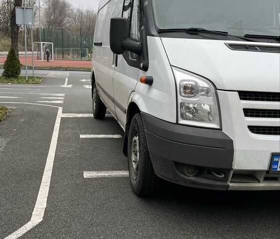 Белый Форд Транзит, объемом двигателя 2.2 л и пробегом 555 тыс. км за 9000 $, фото 1 на Automoto.ua