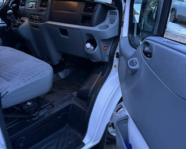 Білий Форд Транзит, об'ємом двигуна 2.2 л та пробігом 168 тис. км за 12400 $, фото 24 на Automoto.ua