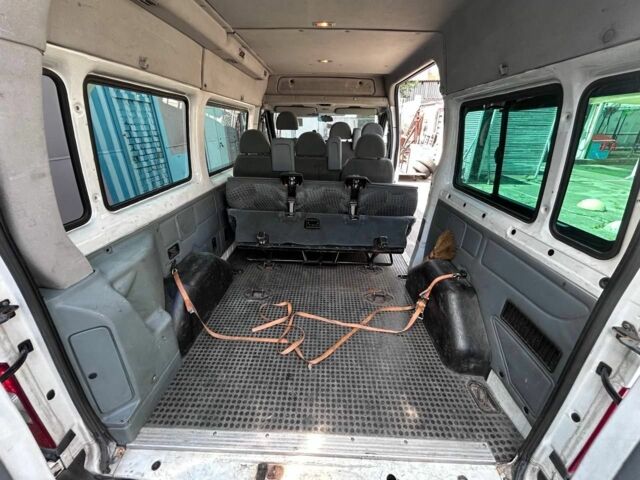 Білий Форд Транзит, об'ємом двигуна 2.2 л та пробігом 345 тис. км за 7801 $, фото 3 на Automoto.ua