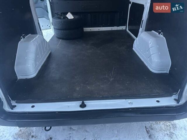 Белый Форд Транзит, объемом двигателя 2.2 л и пробегом 211 тыс. км за 8500 $, фото 23 на Automoto.ua