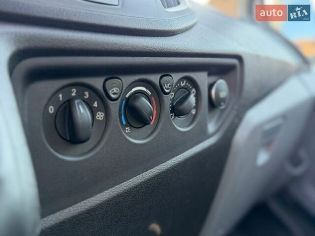 Белый Форд Транзит, объемом двигателя 2.2 л и пробегом 188 тыс. км за 17900 $, фото 18 на Automoto.ua