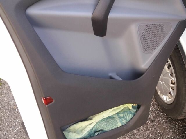 Белый Форд Транзит, объемом двигателя 2.2 л и пробегом 150 тыс. км за 15000 $, фото 7 на Automoto.ua