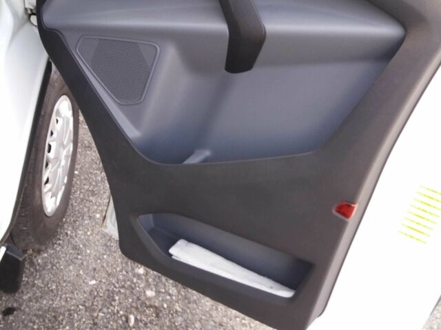 Белый Форд Транзит, объемом двигателя 2.2 л и пробегом 150 тыс. км за 15000 $, фото 6 на Automoto.ua