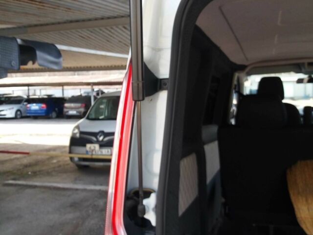 Белый Форд Транзит, объемом двигателя 2.2 л и пробегом 150 тыс. км за 15000 $, фото 10 на Automoto.ua