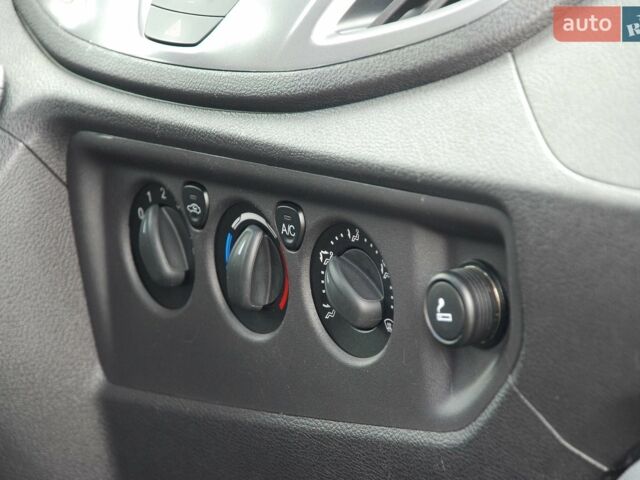 Белый Форд Транзит, объемом двигателя 2.2 л и пробегом 372 тыс. км за 14200 $, фото 24 на Automoto.ua