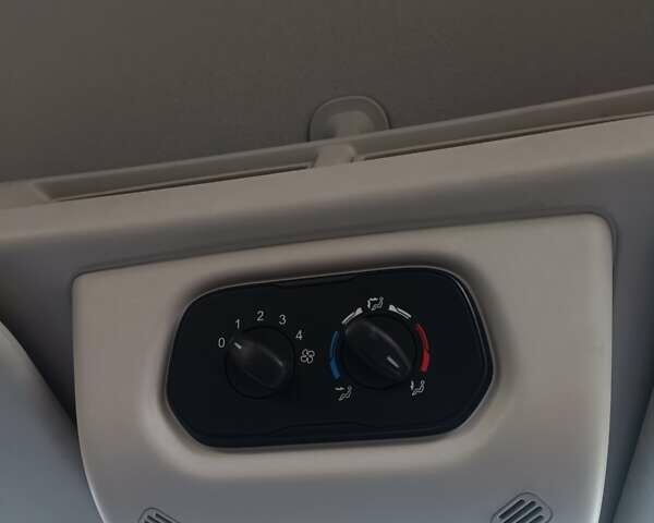 Белый Форд Транзит, объемом двигателя 2.2 л и пробегом 255 тыс. км за 17900 $, фото 12 на Automoto.ua