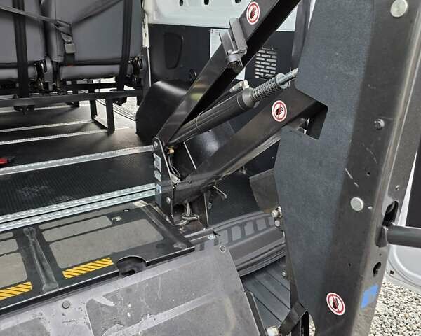 Білий Форд Транзит, об'ємом двигуна 2.2 л та пробігом 184 тис. км за 17800 $, фото 57 на Automoto.ua