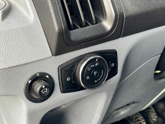 Белый Форд Транзит, объемом двигателя 2.2 л и пробегом 227 тыс. км за 10300 $, фото 17 на Automoto.ua