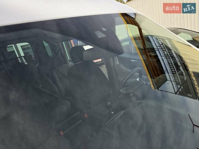 Білий Форд Транзит, об'ємом двигуна 2.2 л та пробігом 184 тис. км за 17800 $, фото 36 на Automoto.ua