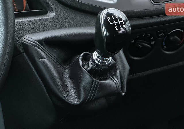 Білий Форд Транзит, об'ємом двигуна 2.2 л та пробігом 176 тис. км за 17199 $, фото 86 на Automoto.ua