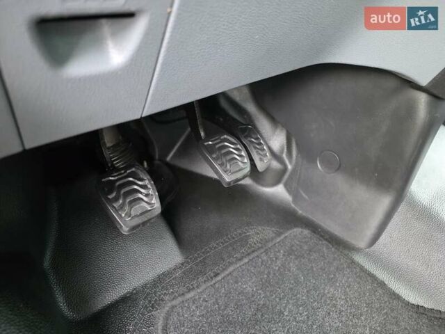 Білий Форд Транзит, об'ємом двигуна 2.2 л та пробігом 184 тис. км за 17800 $, фото 29 на Automoto.ua