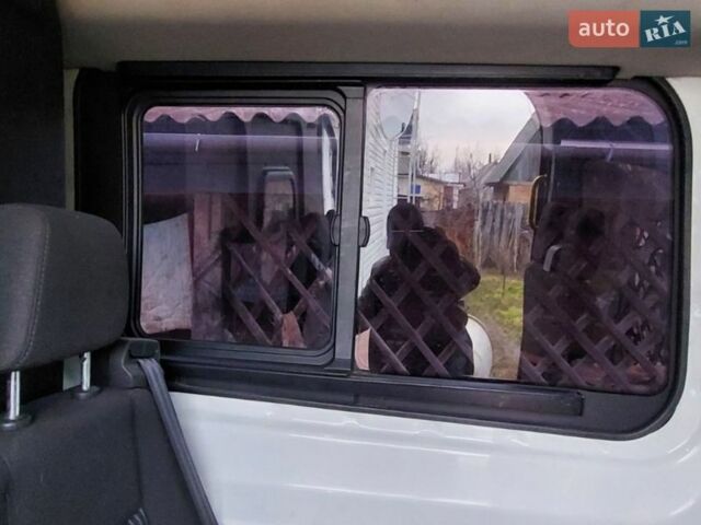 Белый Форд Транзит, объемом двигателя 2.2 л и пробегом 340 тыс. км за 16700 $, фото 7 на Automoto.ua