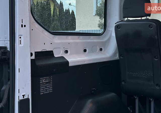 Білий Форд Транзит, об'ємом двигуна 2.2 л та пробігом 176 тис. км за 17199 $, фото 105 на Automoto.ua