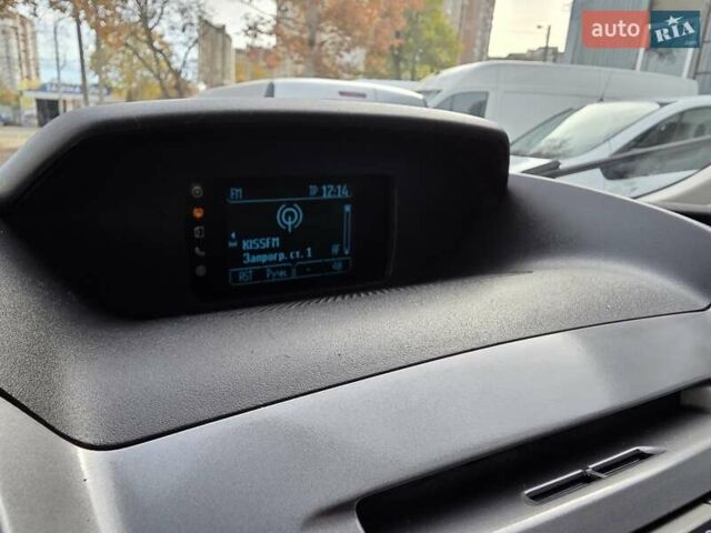 Білий Форд Транзит, об'ємом двигуна 2.2 л та пробігом 184 тис. км за 17800 $, фото 24 на Automoto.ua