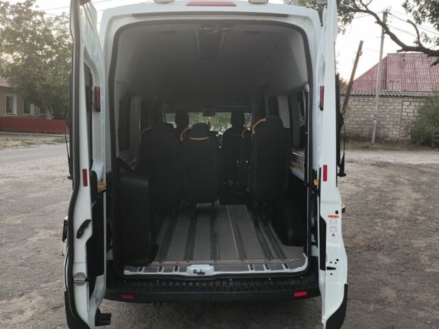 Белый Форд Транзит, объемом двигателя 2.2 л и пробегом 298 тыс. км за 18000 $, фото 4 на Automoto.ua