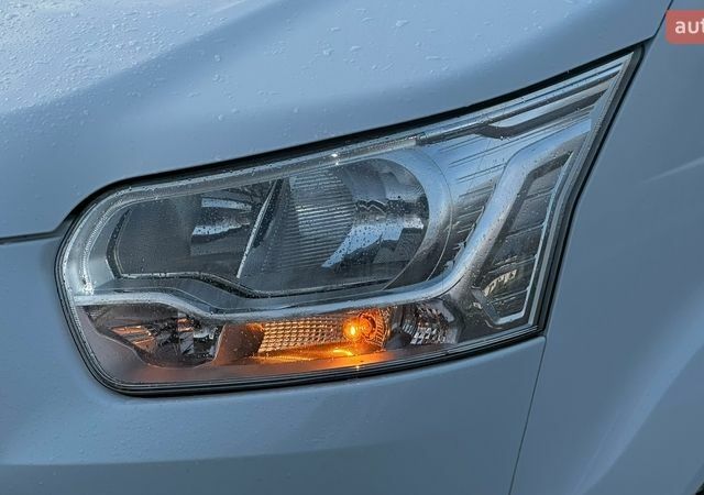 Білий Форд Транзит, об'ємом двигуна 2.2 л та пробігом 176 тис. км за 16696 $, фото 5 на Automoto.ua