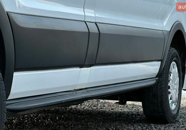 Білий Форд Транзит, об'ємом двигуна 2.2 л та пробігом 176 тис. км за 16696 $, фото 12 на Automoto.ua