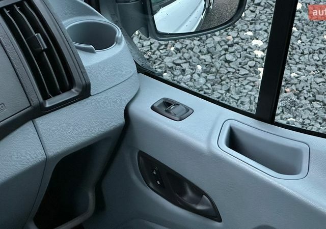 Білий Форд Транзит, об'ємом двигуна 2.2 л та пробігом 176 тис. км за 16696 $, фото 89 на Automoto.ua