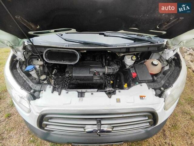 Белый Форд Транзит, объемом двигателя 2.2 л и пробегом 300 тыс. км за 18000 $, фото 2 на Automoto.ua