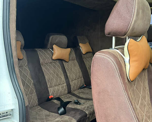 Белый Форд Транзит, объемом двигателя 2.2 л и пробегом 351 тыс. км за 16000 $, фото 7 на Automoto.ua