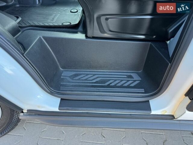 Белый Форд Транзит, объемом двигателя 2 л и пробегом 219 тыс. км за 21700 $, фото 53 на Automoto.ua